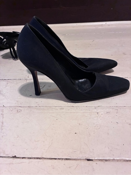Jimmy Choo Shoes - Jimmy Choo Classic Black Pointed-Toe Women’s Pumps
